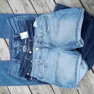 Lot of 2 pair of Levis Signature Jeans and 1 pair of shorts Size 8